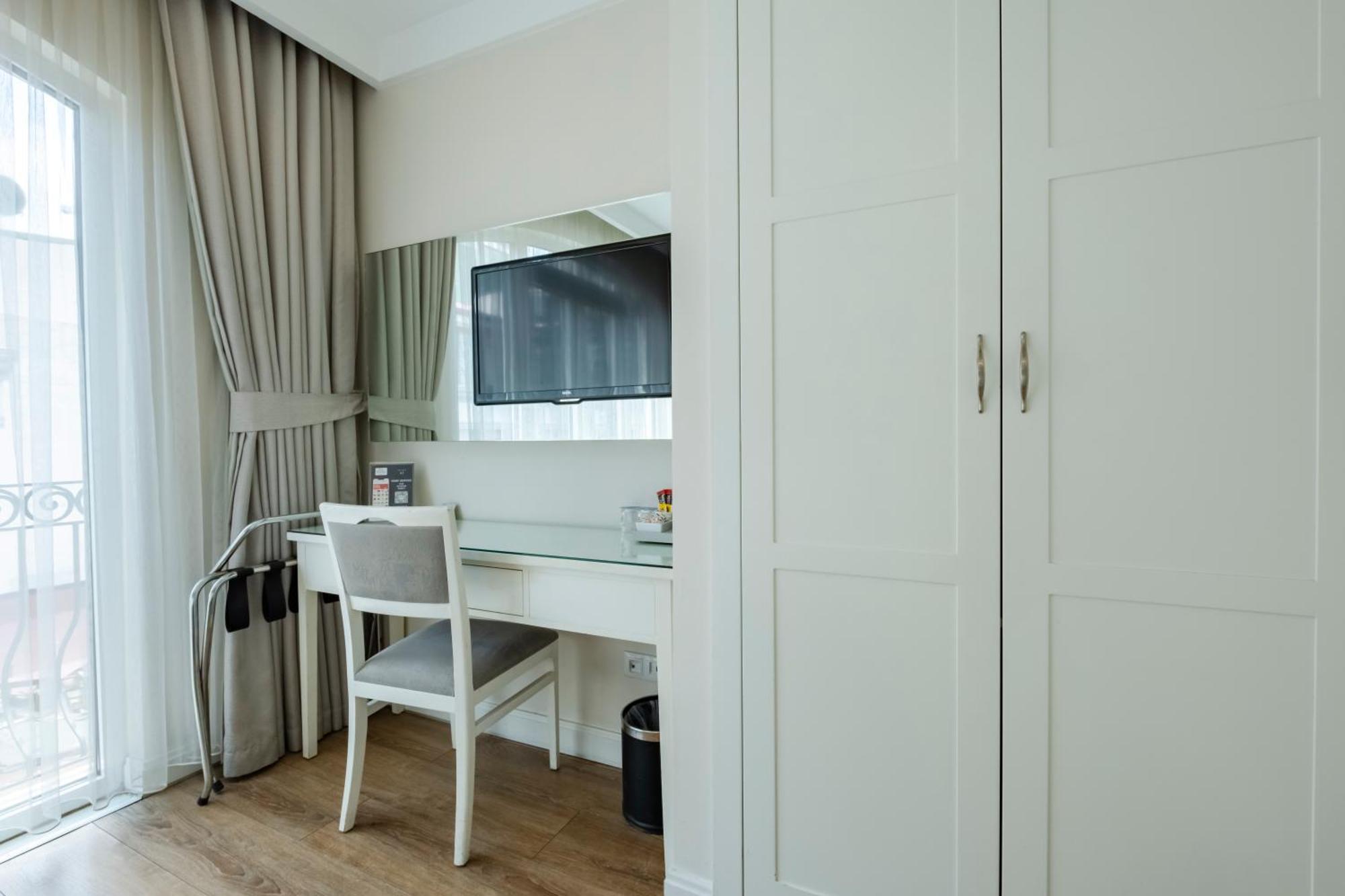 Hotel (adults Only)